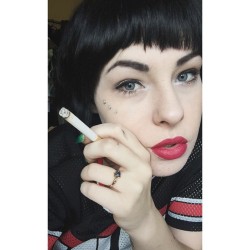 Felling Better About My Hair Now I Redyed It! 💚  #Blackhair #Redlips #Cigarette