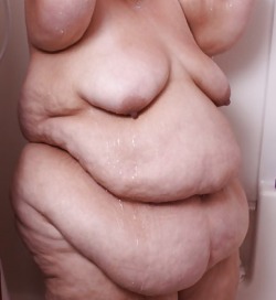 Women with fat hanging bellies