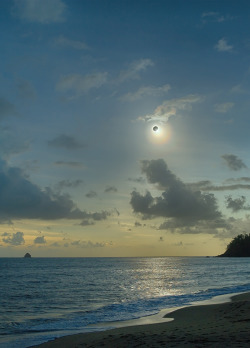 vaacuum:  A dark sun hangs over Ellis Beach