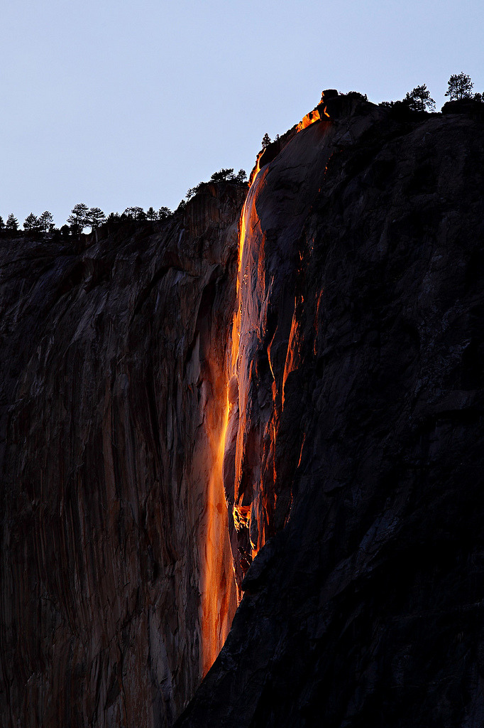 4nimalparty:  Falling Lava (by Oilfighter)