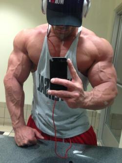 musculardude:  Josh Halladay, stud 