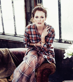    Julianne Moore   