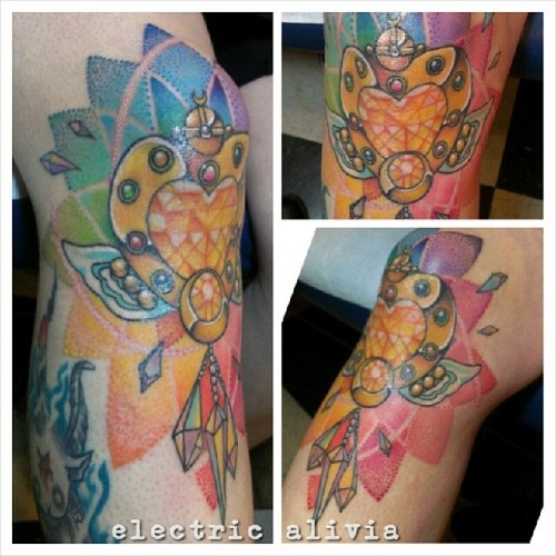 electricalivia:  Finished up @drippyeyez’s kneecap today, What a trooper! Thanks for letting me go crazy with this one Sahar! 