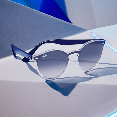 Ray-Ban — True blue // Round is burning up the...