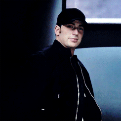 angelasthings:  kaijugroupiee:  Okay so I think Chris Evans was saying in an interview about how it’s always the children who discover the hero in disguise, and I just realized why: it’s because they’re short enough to see under the hat and they’re