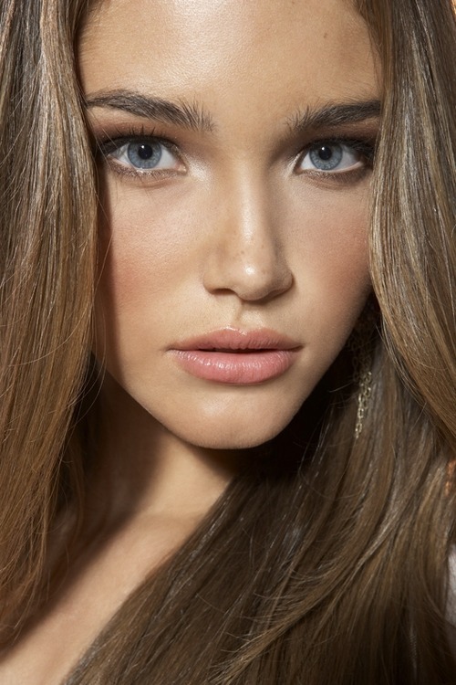 homeofsexygirls:  onlybeautifulgirlspix:  Chanel Celaya  Stunning