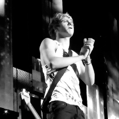 one-harrystyles:  x 