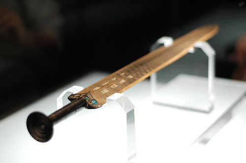 dong-energy:  this sword sat in it’s sheath in a flooded tomb for 2000 years and