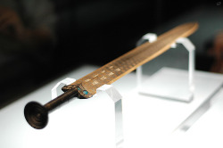 dong-energy:  this sword sat in it’s sheath in a flooded tomb for 2000 years and it’s still sharp and untarnished. scientists say it’s because of the chemical composition and the almost airtight sheath. me? magic. whosoever wields this sword will