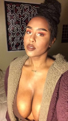mothernaeture:  put some coconut oil on ya titties so they look like some glazed donuts