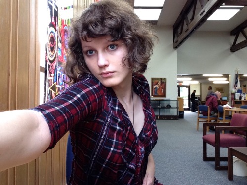 cytherean-oracle: Its ya girl (she a little ugly)