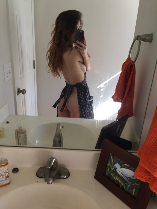 afaceinamirror:  naked-yogi:  in the kitchen making smoothies like  That ain’t no damn kitchen  Yeah cuz I don’t have a mirror in my kitchen hence why I went to the bathroom to take these photos. Chill. No need for cursing