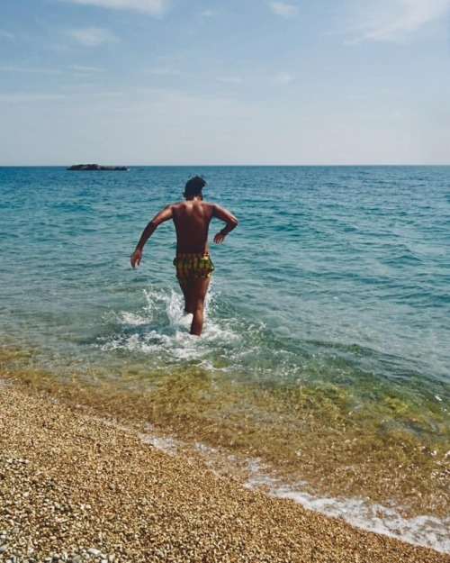 julianzi: Dip dippin’ on the reg (at Lulworth Cove and Durdle Door)