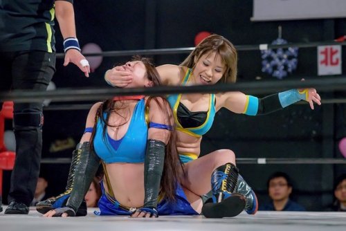 ringmasterx79: joshi-s-island:Misaki the Molester Hey sometimes the pros do it too