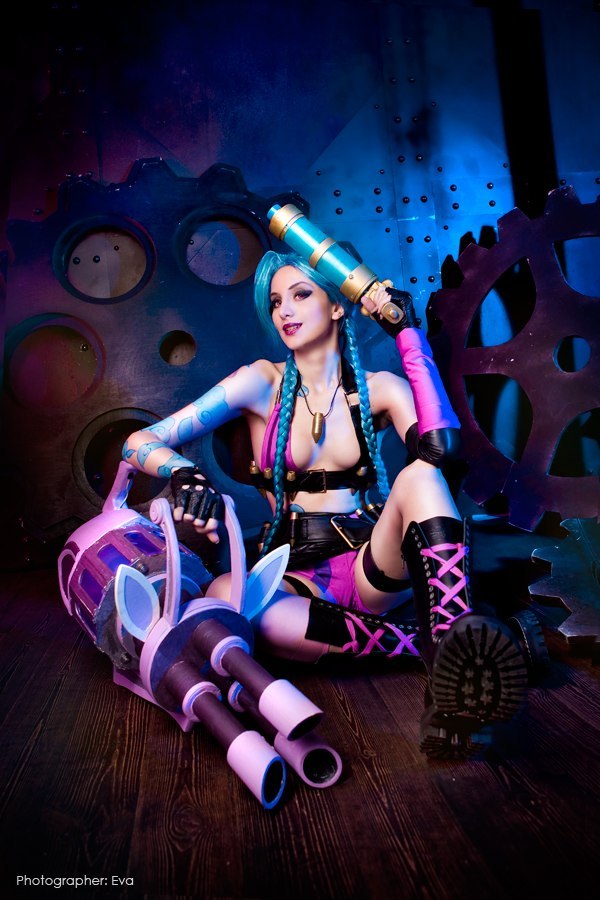 kamikame-cosplay:  Fantastic Jinx cosplay from League of Legends by Mari-Evans. Photo