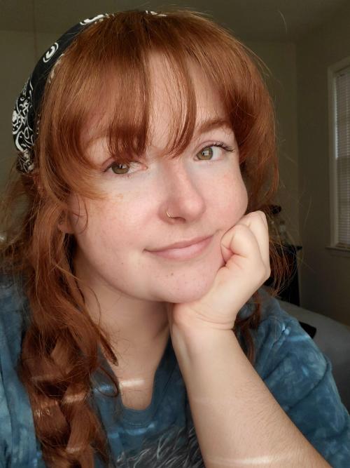 redhead-beauty:I’m only here to fish for compliments and titles are hard