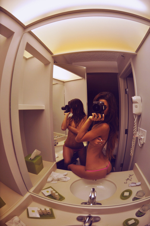 girls-selfies:  Girls &amp; Selfie — FOLLOW ME INSTAGRAM