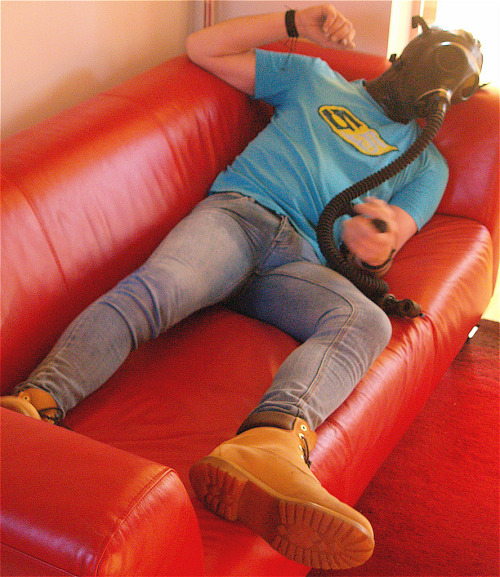 poppersniff:  ehguyz:  Fuck yeah, love this!   Just Kickin Back to FLY 