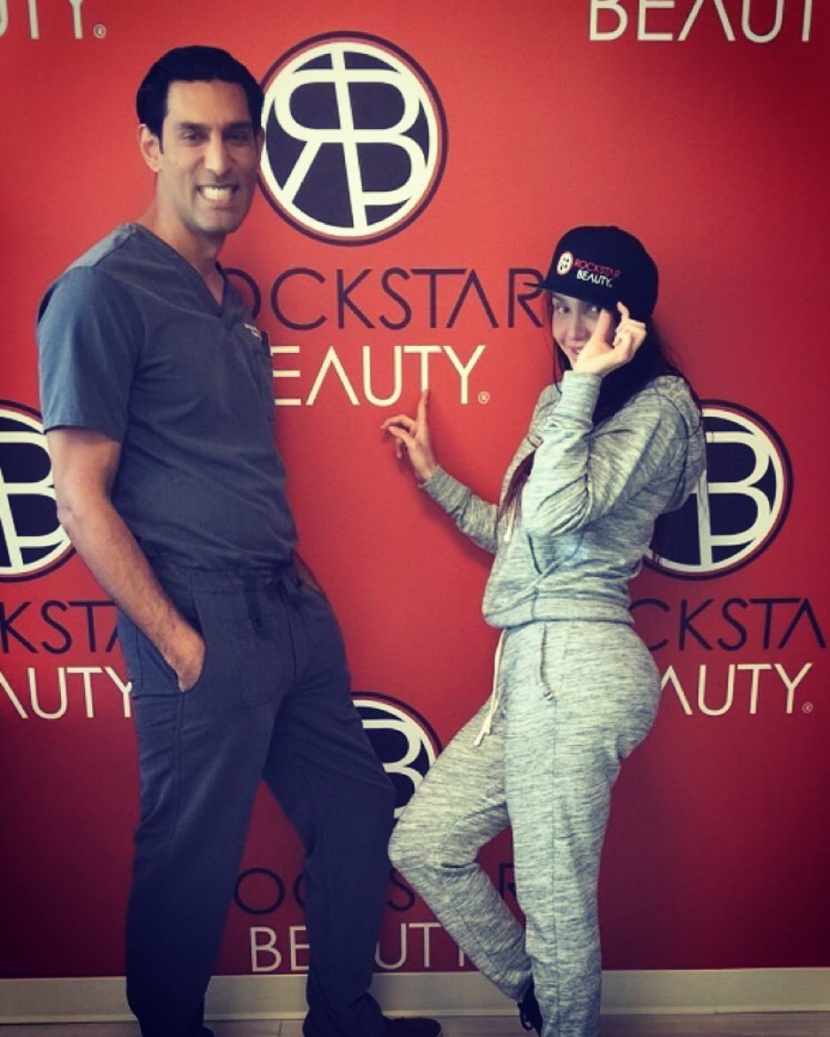 With the #God of plastic 🙌🙌🙌 Dr grewal @rockstarbeauty_ all looks amazing