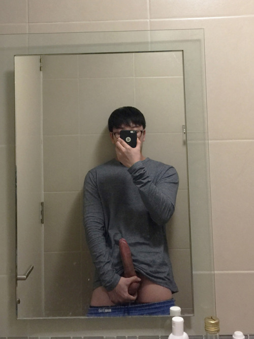 justabigasian:  “LEAKED” ..He’s so hot with cute face … body and his MONSTER COCK!