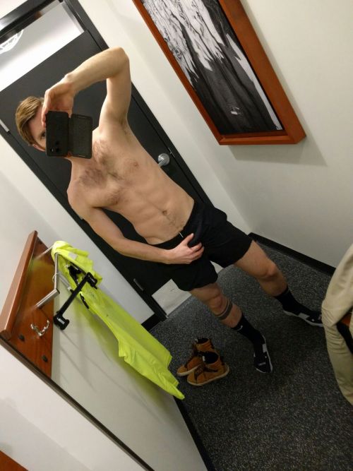 topdave634:  something I found in my phone backup. Nike Store, somewhere on the way to Seatle