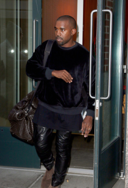 kalifornia-klasss:  daily—celebs:  10/30/14 - Kanye West leaving his apartment in NYC.  