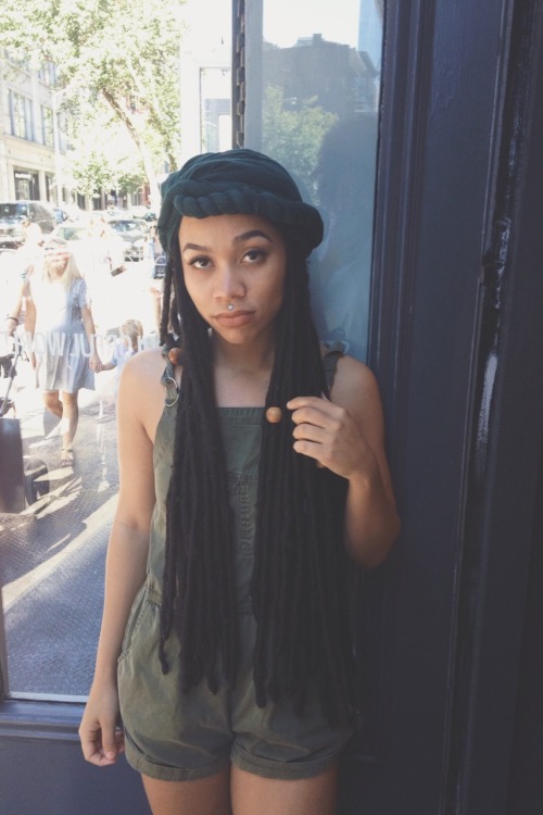 neferbadmon:  black—lamb:  struggle selfies: 2k14 edition   Lol lol Gina