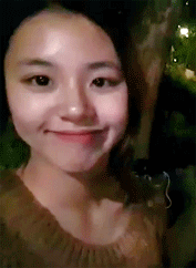 kimnatozaki: just twice things: chaeyoung’s dimpled smile :]