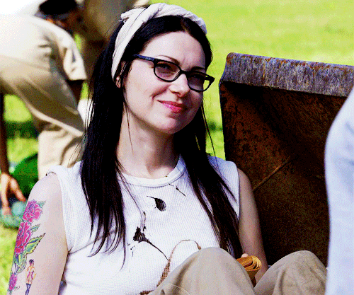 How is Laura Prepon so effortlessly cool?!
