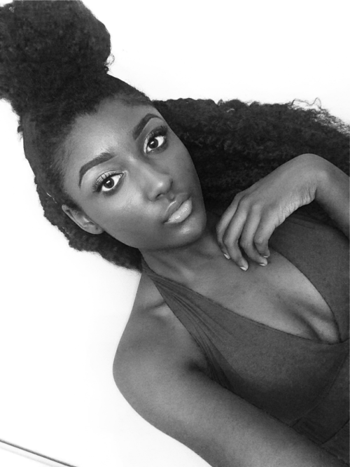 blackgirlsrpretty2:SPOTLIGHT: http://astrobae.tumblr.com/