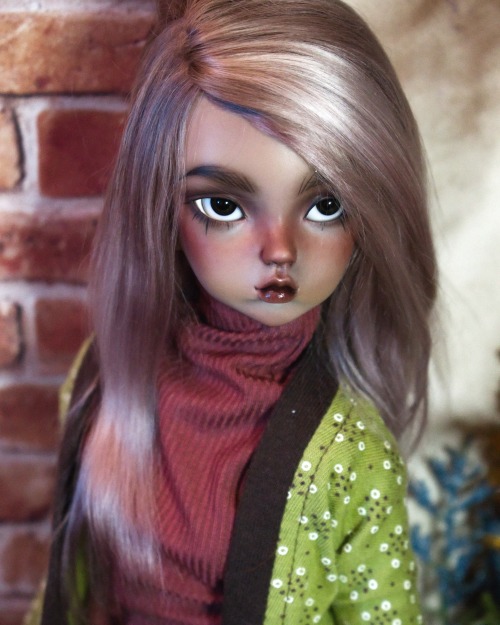 Update on Nabiya! I finally did a last layer on her faceup. I think I change her wig more often than