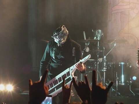 ghulehtela:Tol Ghoul on the keytar