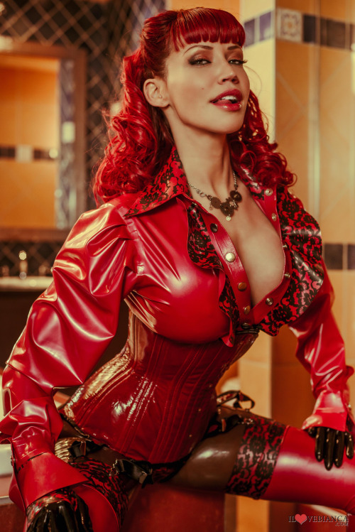 shamelessfiregal:  See my profile, along with a ton of other hotties right here.