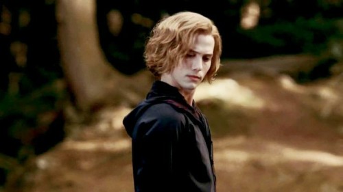 Me: I Watch Twilight For The Plot