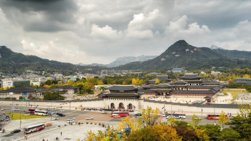 Gyeongbokgung Palace in its autumn finery.Get SEOUL Magazine (iOS, Android)