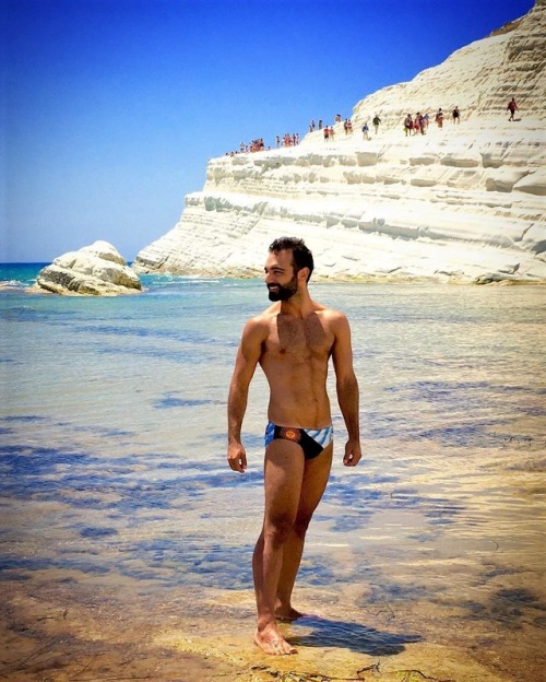 mrtoad202: kazhairy:  Instagram : de_paolo  I want to see his hairy backside  