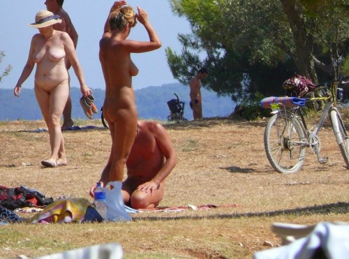 freesunnudist:  Nude is good