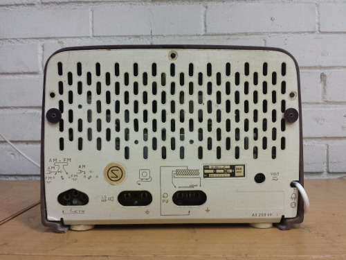 Dux SA2006U-69 Tube Radio, 1958