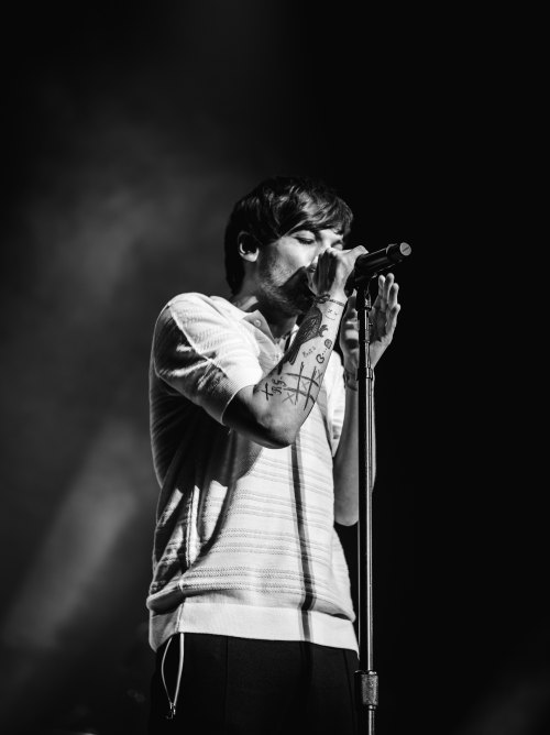 lthqs:Louis performing at Live. Life. Love: Concert for Suicide Prevention by Tyler Craye