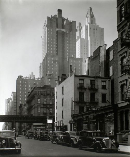 bygoneamericana:  48th Street. Manhattan, 1938. By Berenice Abbott 