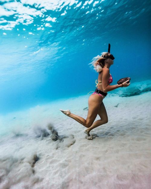 Underwater rock running, so sexy!