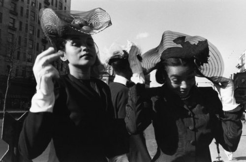 lascasartoris:  Easter Sunday (top-bottom) Harlem 1947 by Henri Cartier Bresson Harlem 1947 by Henri Cartier Bresson Harlem 1943 by Weegee South Side, Chicago 1941 by Russell Lee South Side, Chicago 1941 by Russell Lee Harlem 1947 by Henri Cartier Bresson