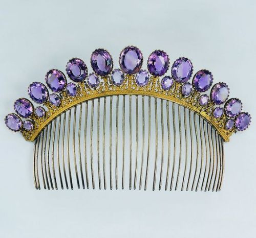 Amethyst hair comb/tiara c1805, photo by Günther Meyer