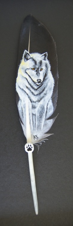 White wolf feather painted about a year back, which I forgot to post. Acrylics on black goose feathe