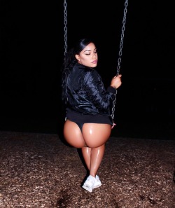 thicksexyasswomen:  Midnight Marauder😎