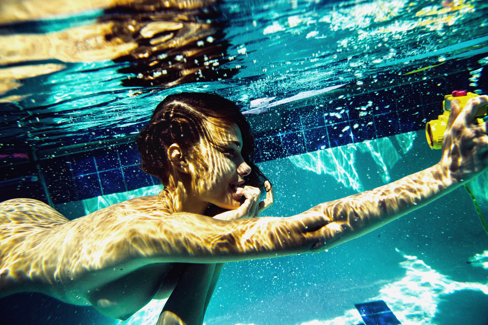 allsportsgirls:  topless under water yara Khmidan 
