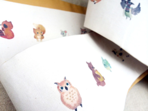 Watercolor animals kaku obi, by MimizukuyaThis obi is a shiritori(word-chain game) visual charade. I