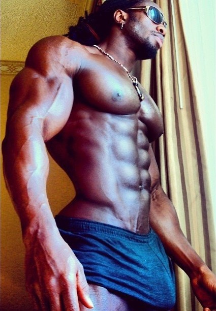 idontgivafucck:  cyrus-bee:  charlibal:  Describe this picture with a word  Luv this dude,  he’s a gym inspiration!  AWESOME…IDONTGIVAFUCCK….