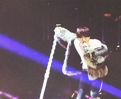 -everdeen:  no put the coat back on 