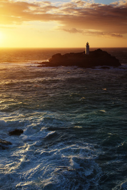 l0stship:  Godrevy Lighthouse - source /